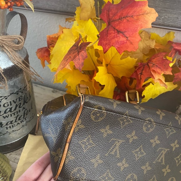 SOLD Auth Louis Vuitton Monogram Manhattan PM - Picture 6 of 12